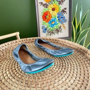 TIEKS METALLIC PEWTER GRAY SILVER FLATS SIZE 9